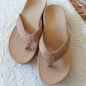 Vionic Tan Flip Flops